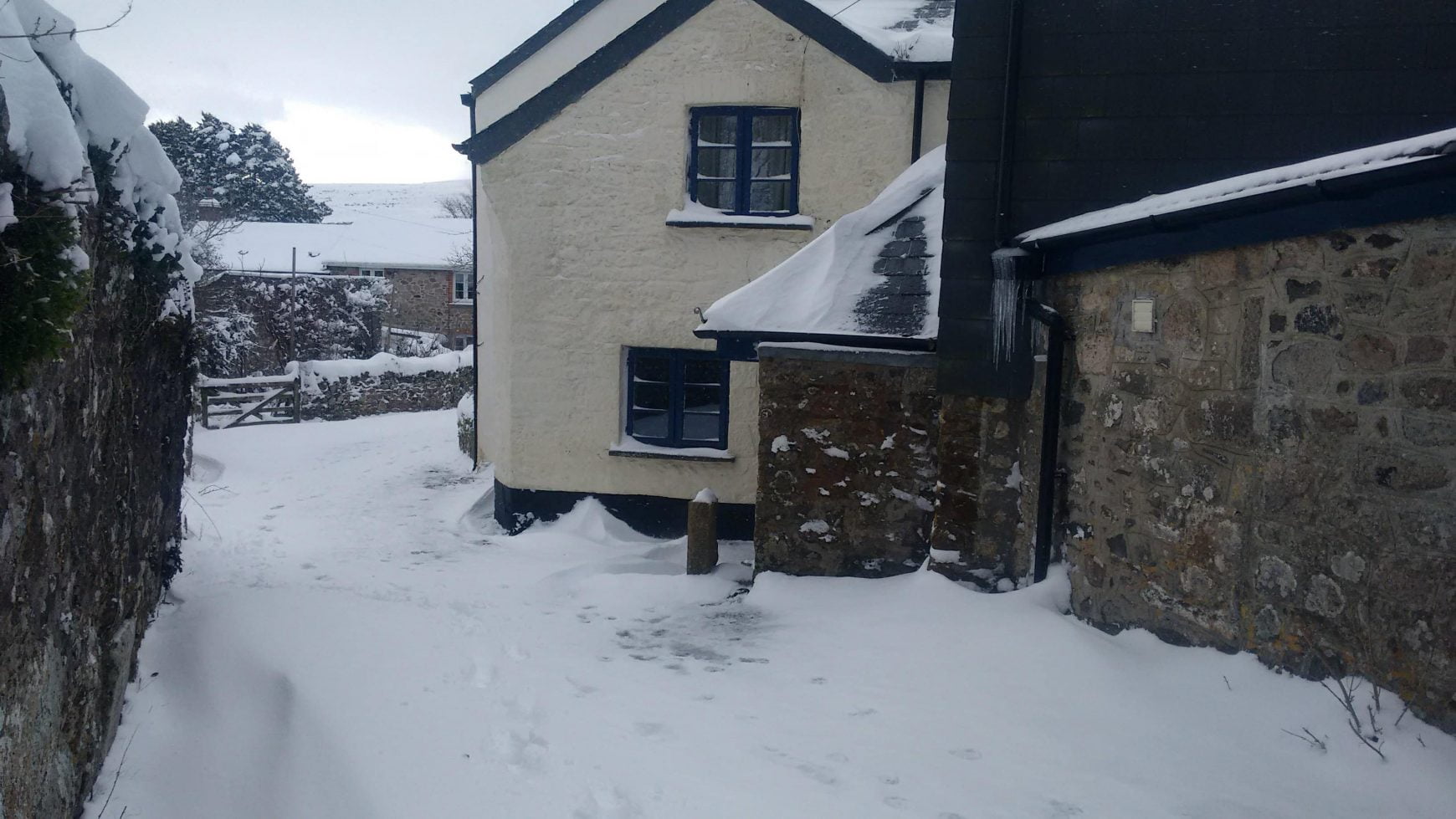 Lopes Cottage in the Snow