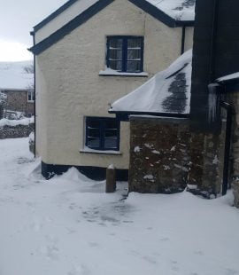 Lopes Cottage in the Snow